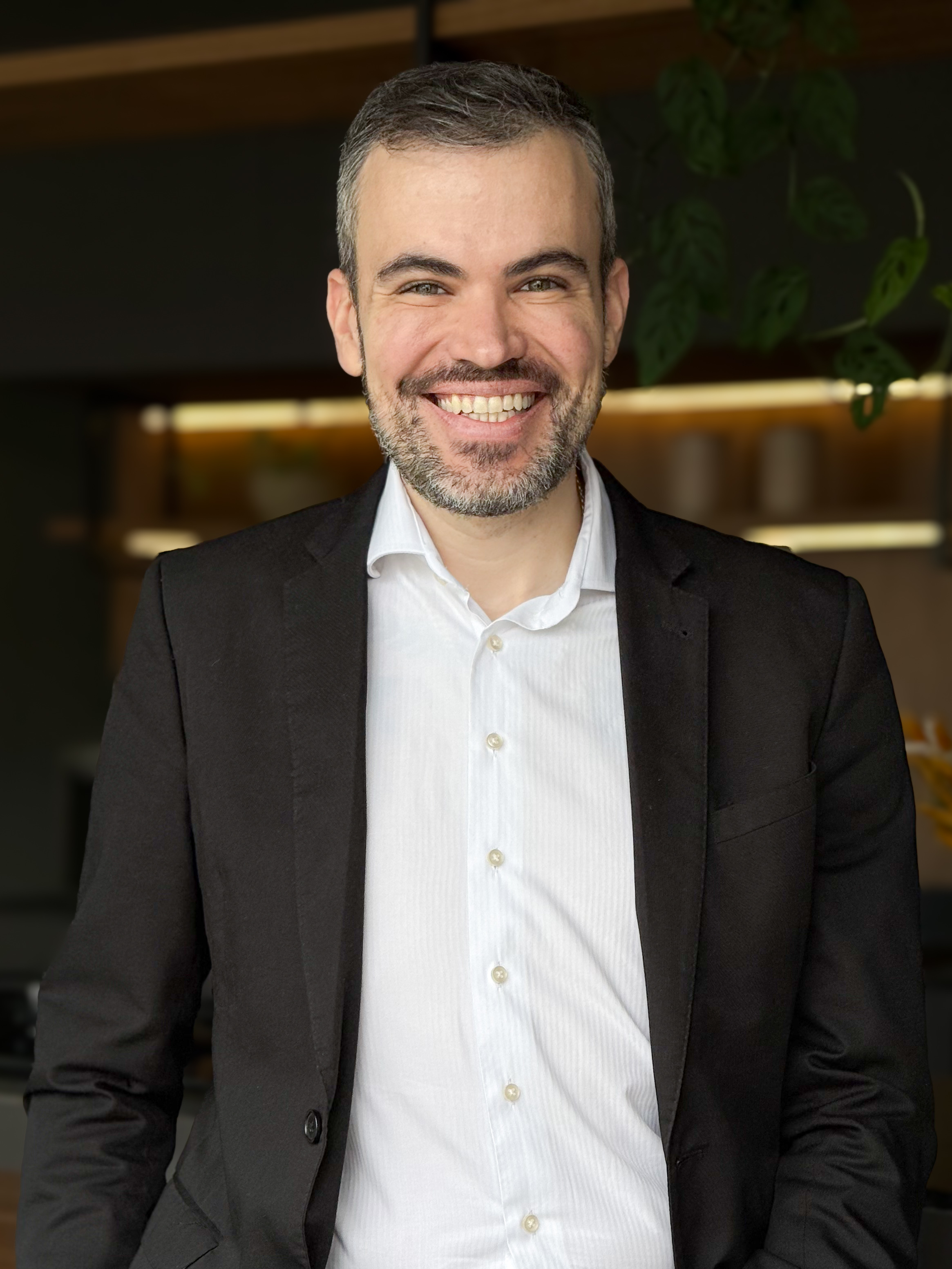 Dr. Éder Caloi Barro